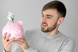 Сколько украинцев откладывают деньги "про запас": данные Госстата