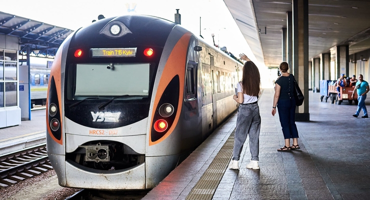 "Укрзализныця" предлагает студентам скидки на билеты / Facebook