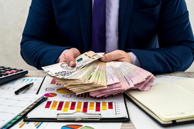 Сколько налогов украинцы заплатили с начала года — ответ Минфина