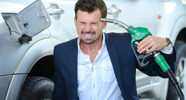 Бензин в Украине будет дорожает  / depositphotos