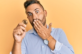 Курс биткоина резко упал на 13%