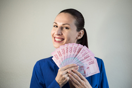 В Кабмине анонсировали повышение минимальной зарплаты