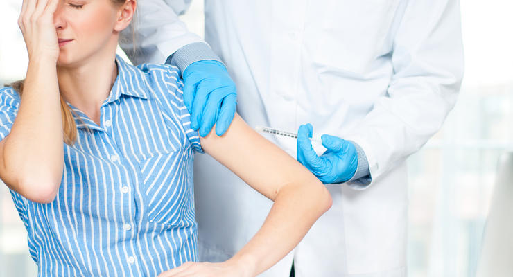 Кабмин выделит $1,2 млн на дополнительную закупку вакцин для учителей и врачей