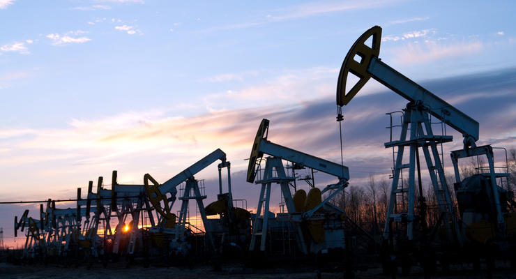 Цены на нефть 7.10.2021: Стоимость падает после достижения многолетних максимумов