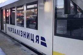 В Украине повысят зарплаты железнодорожникам