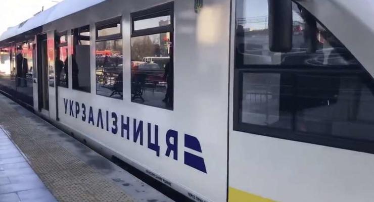 В Украине повысят зарплаты железнодорожникам