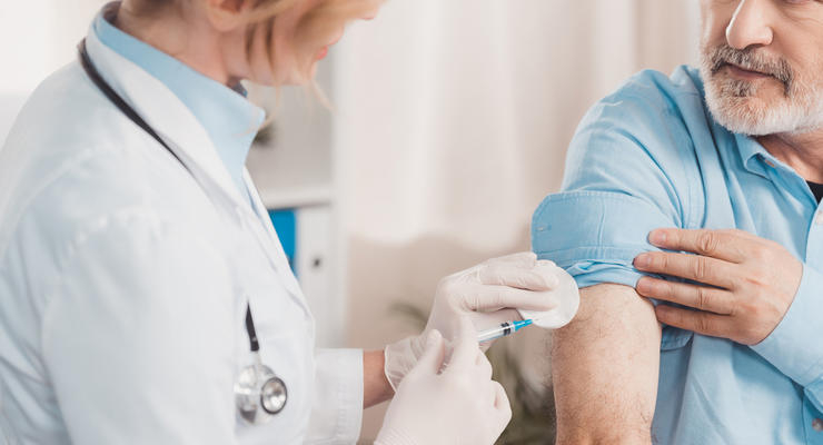 Отказ от прививки - не повод брать больничный  / depositphotos