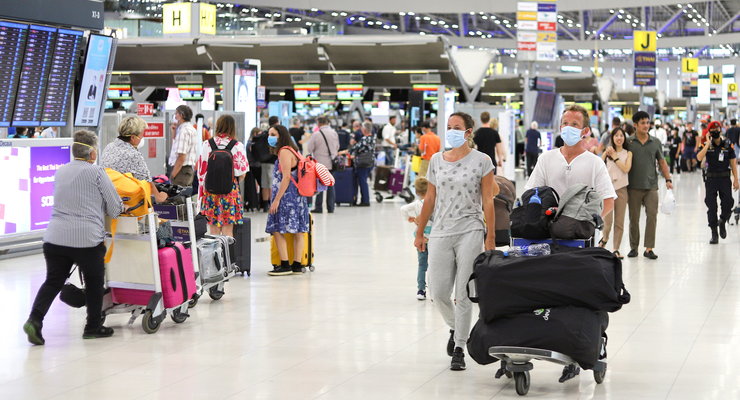 Люди в аэропорту / depositphotos.com