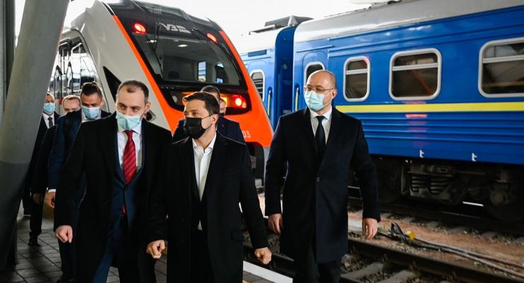 Закупят сотни новых вагонов: Зеленский анонсировал модернизацию "Укрзализныци"