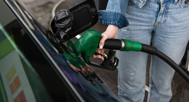 Бензин и дизельное топливо на крупных АЗС подешевели