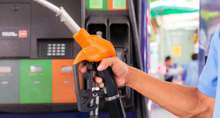 На АЗС снизилась стоимость бензина и дизельного топлива