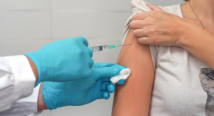 В Украине приняли решение о введении третьей дозы вакцины