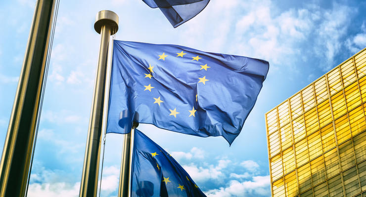 Еврокомиссия уменьшила срок действия COVID-сертификатов для поездок