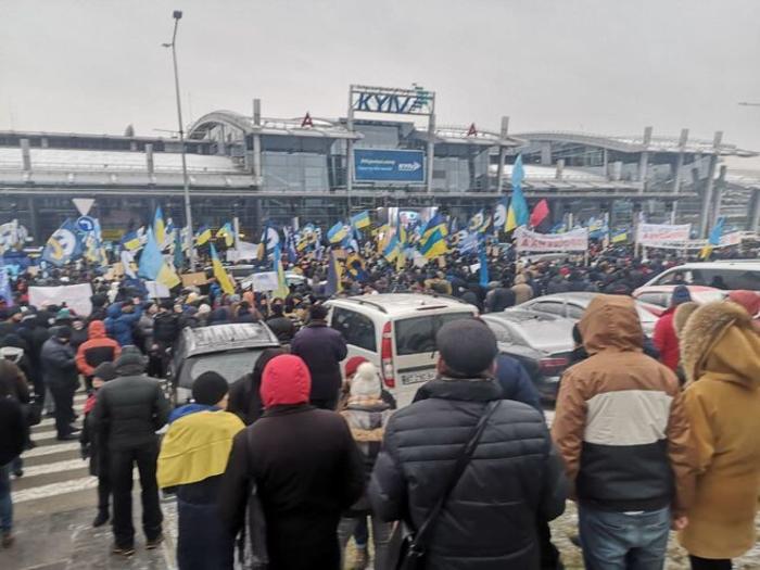 Фото с митинга в поддержку Порошенко