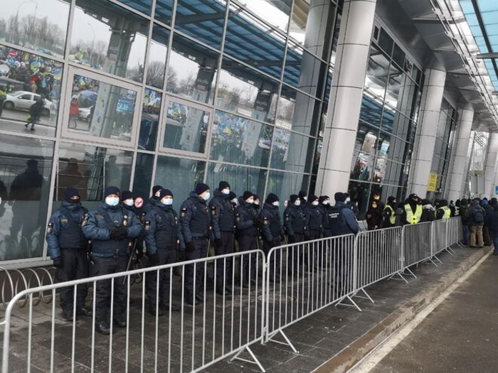 Фото с митинга в поддержку Порошенко