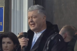 Суд над Порошенко: У здания суда собрался многочисленный митинг