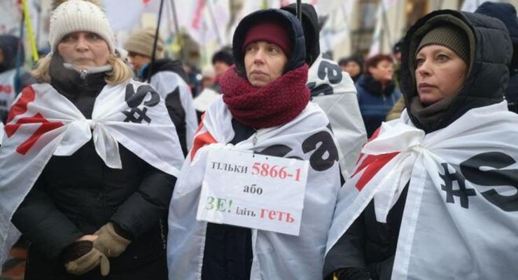 "РРО уничтожают малый бизнес": Возле Рады собрался многочисленный митинг
