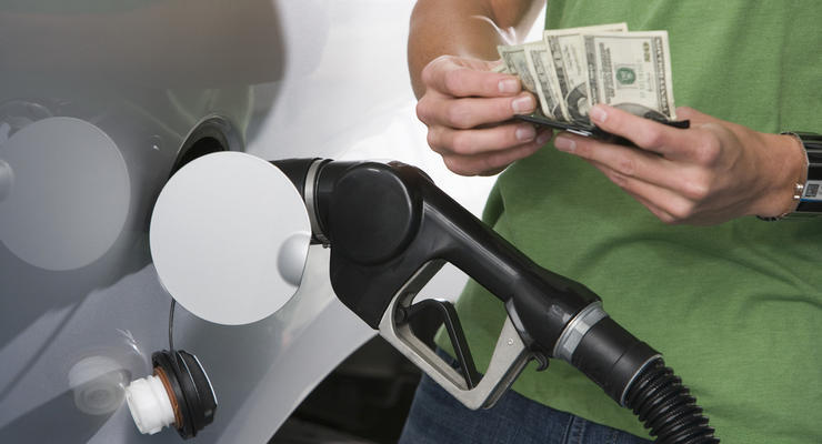 Бензин и дизтопливо в Украине дорожают: Сколько нужно заплатить за литр