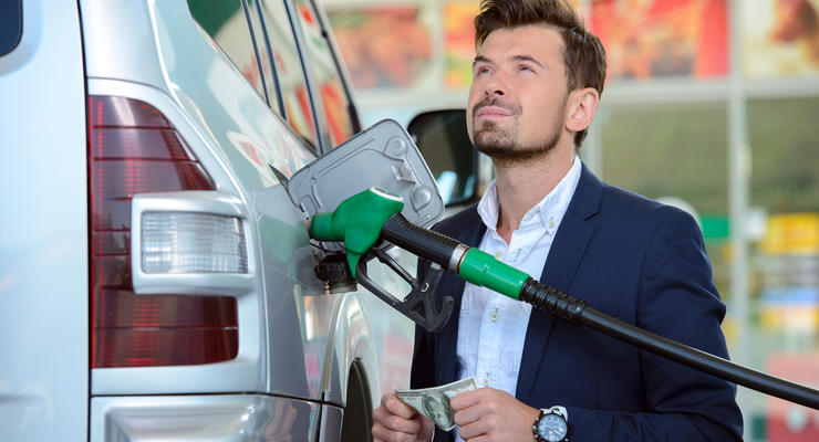 Цены на топливо в Украине продолжают расти: Сколько стоит заправить авто