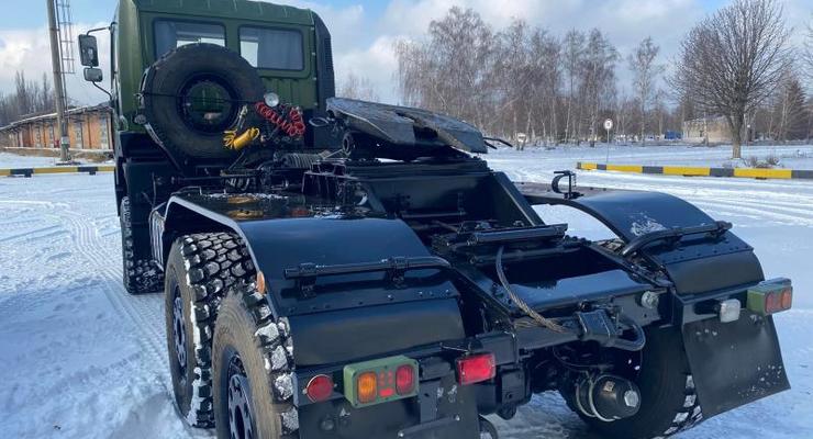 АвтоКрАЗ изготовил тягачи для перевозки тяжелой военной техники - детали