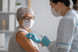 Невакцинированных украинцев не будут допускать на работу: Вступил в силу новый приказ Минздрава