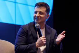 Пенсионеры в Украине получат бесплатный смартфон и тариф после вакцинации - Зеленский