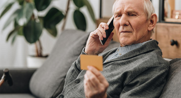 Смартфон для пенсионеров: В Минцифры рассказали, когда записываться в очередь