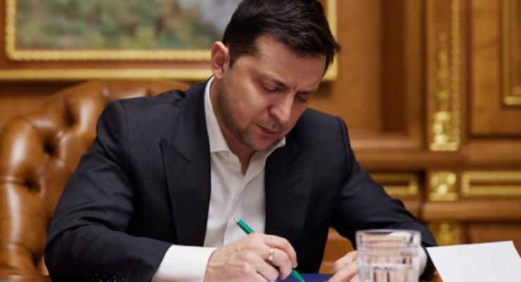 Зеленский призвал выехавших из Украины политиков и бизнесменов вернуться в ближайшие 24 часа