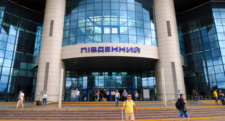 Центральный железнодорожный вокзал в Киеве / depositphotos