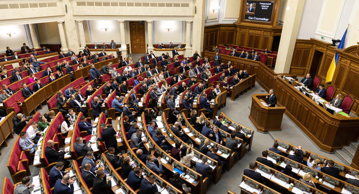Депутаты в Украине вернули себе 100% надбавки к окладу: Сколько будут получать