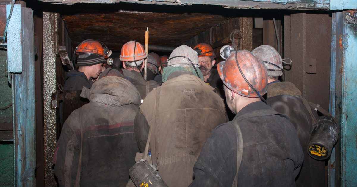 Зарплаты горняков. Зарплаты горняков. Средняя зарплата шахтера в россии. Сколько получают шахтеры в россии. Средняя зарплата шахтера.