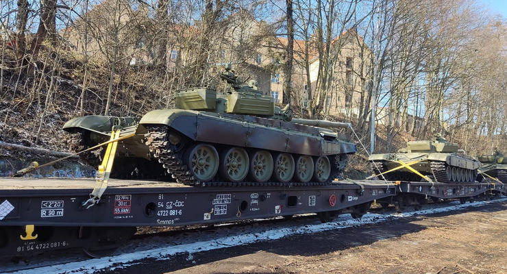 Чехия отправила Украине несколько десятков танков Т-72 и БМП