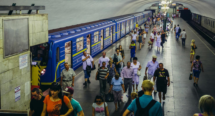 Метро в Киеве с 21 апреля возобновит движение поездов до станции "Лесная"