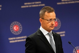 Глава МИД Венгрии подтвердил: Страна будет платить за российские нефть и газ в рублях