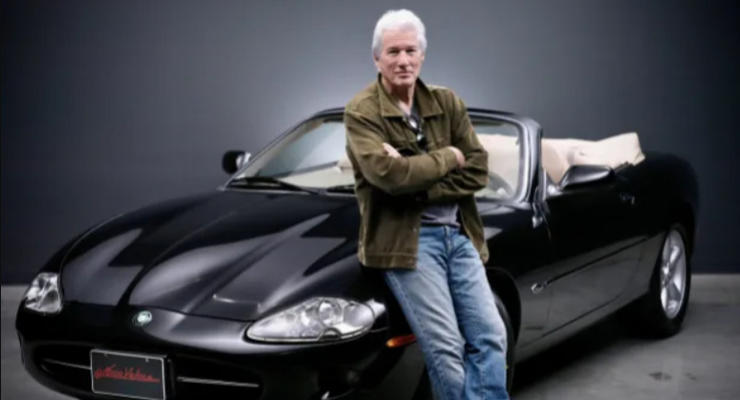 Ричард Гир продал свой кабриолет Jaguar, чтобы помочь Украине