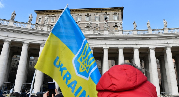 Монету выпустили на 100-й день вторжения РФ в Украину / facebook.com/vaticannews.uk