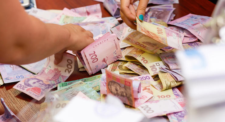 Украинцы смогут обменять гривну на швейцарские франки: Какой лимит