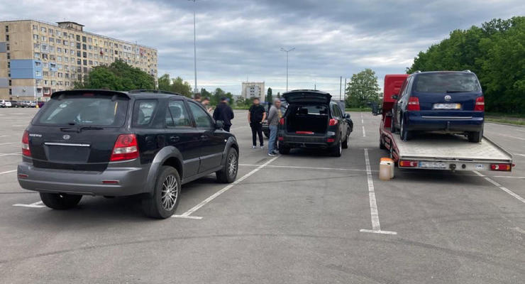 "Волонтер" на Кіровоградщині намагався продати авто з гуманітарної допомоги