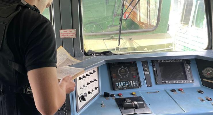 Перевозили товари для забезпечення армії РФ: В Україні арештували білоруські локомотиви