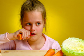 Рекордні ціни на ранню моркву знизилися: Скільки в Україні коштують овочі борщового набору