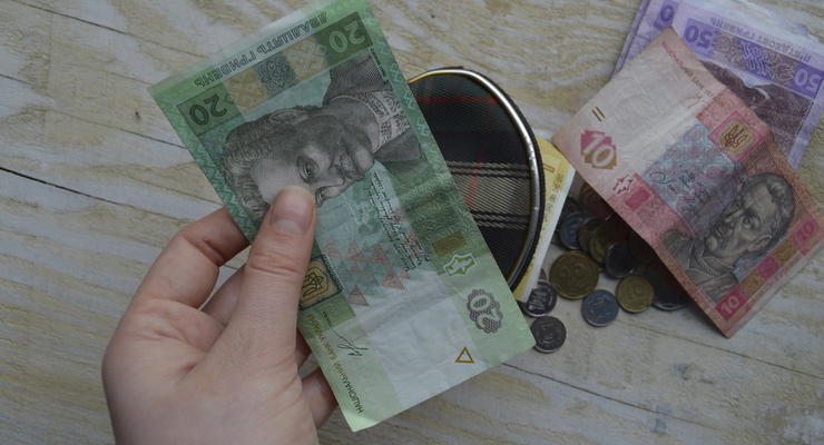 На сколько снизятся реальные зарплаты украинцев в 2022 году: прогноз НБУ