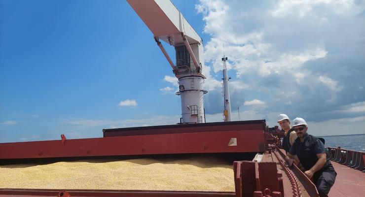 Судно з українським зерном пройшло перевірку в Туреччині: RAZONI прямує до Лівану