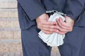 Пытался снять с чужого счета 23 млн грн: В Киеве разоблачили мошенника