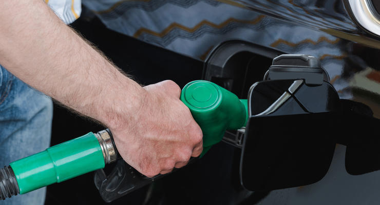 Цены на топливо продолжают снижаться: На сколько подешевел бензин на АЗС