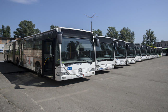Киев получил автобусы и спецтехнику от немецких партнеров