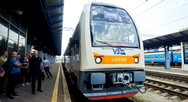 УЗ запустила два модернізовані пасажирських потяги / facebook.com/MinInfra.UA