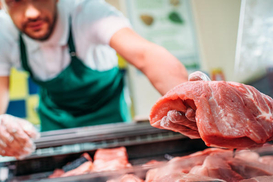 Импорт свинины в Украину сократился втрое: Сколько мяса завезли в августе