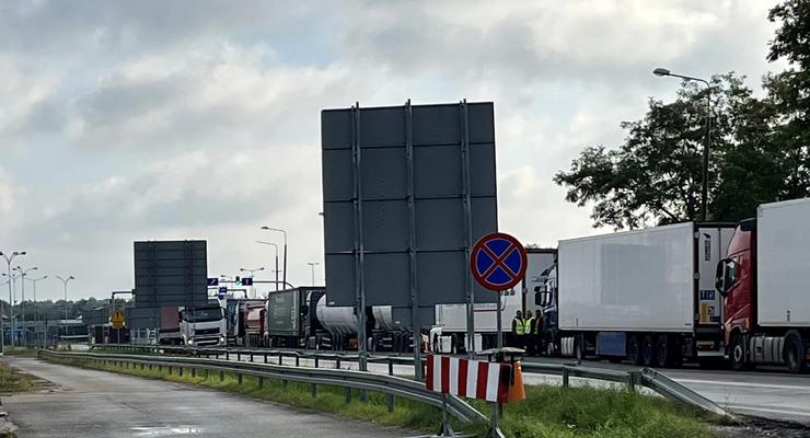 Очереди из грузовиков начали уменьшаться: Какая ситуация на польско-украинской границе