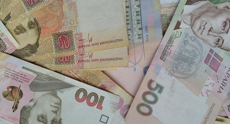Не уплатила налоги: Украинка перевезла через границу более 140 млн грн