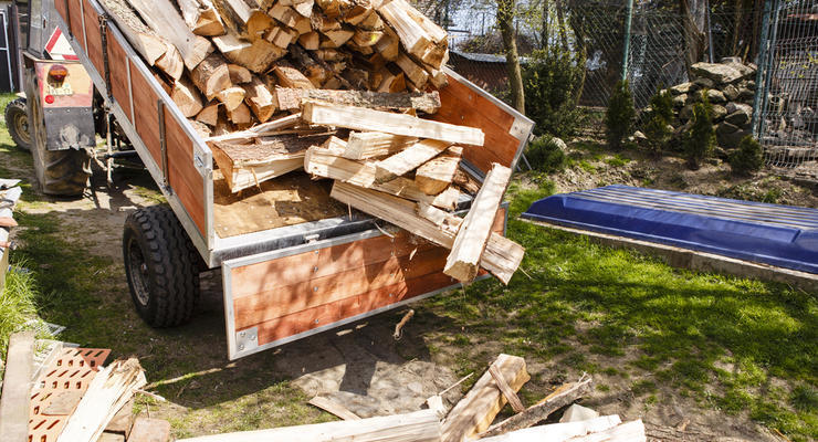 Подготовка к холодам: В Украине упростили процедуру закупки дров